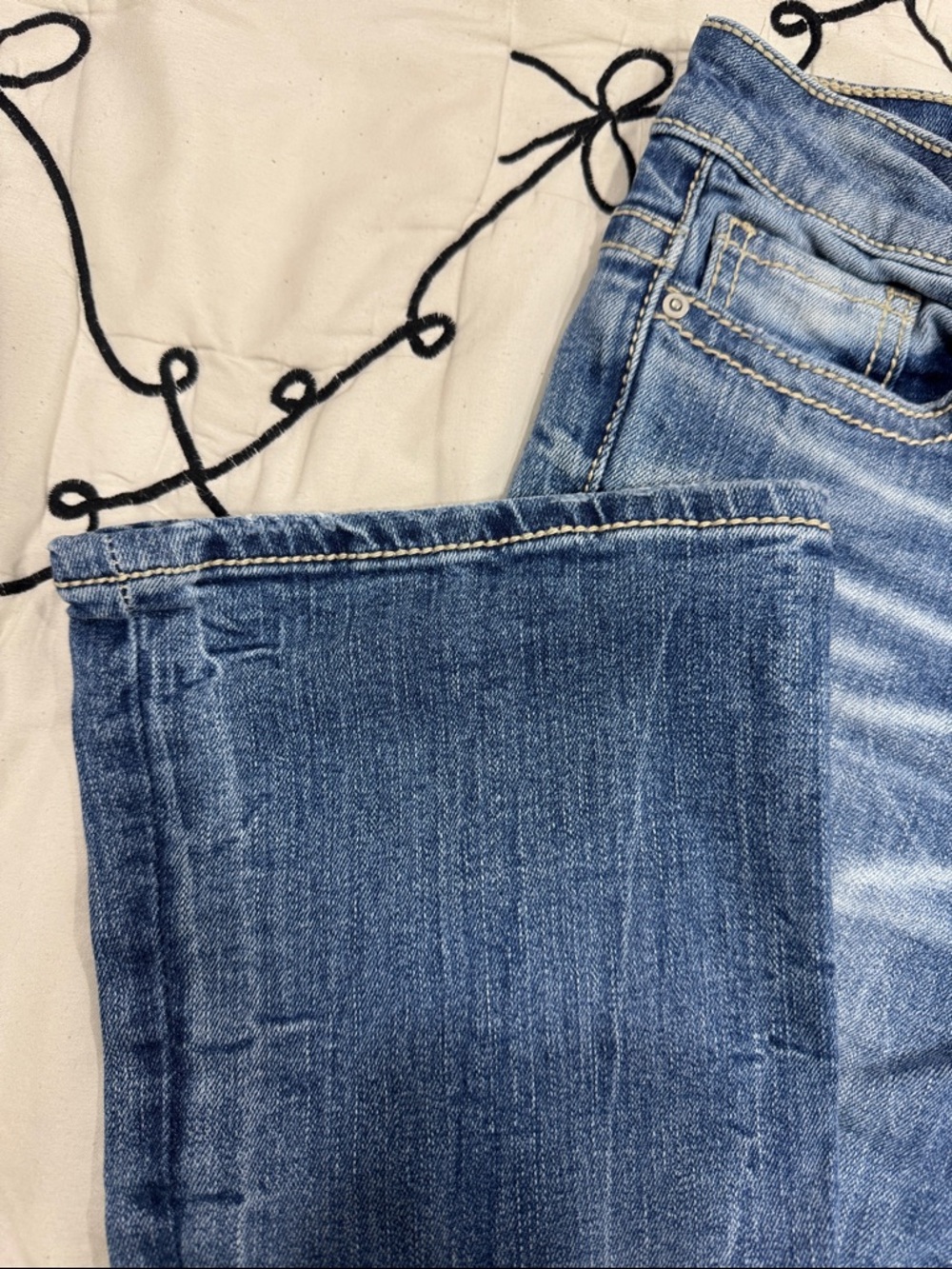 Classic Women's Blue Denim Jeans - BKE - Picture 3 of 5